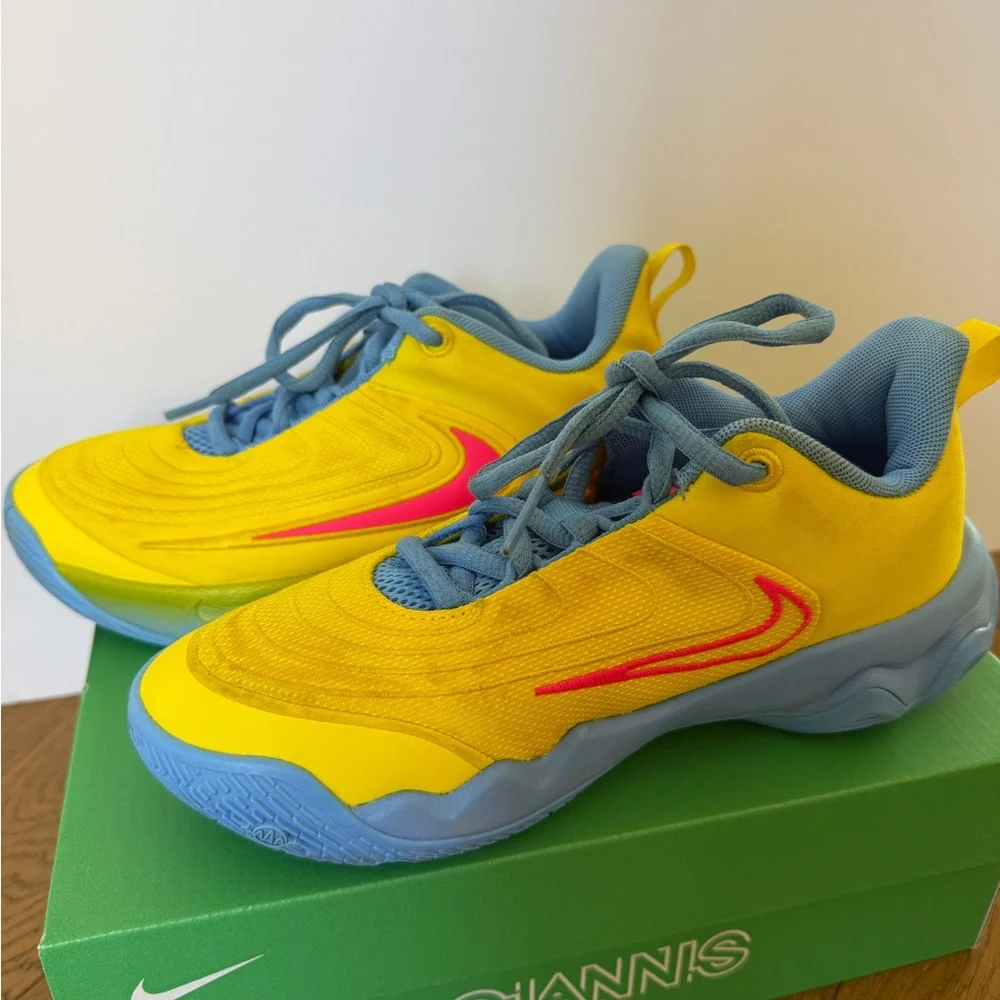 Nike Youth Giannis Immortality 4 (GS) – Lightning/Hyper Pink – Youth Size 2.5Y